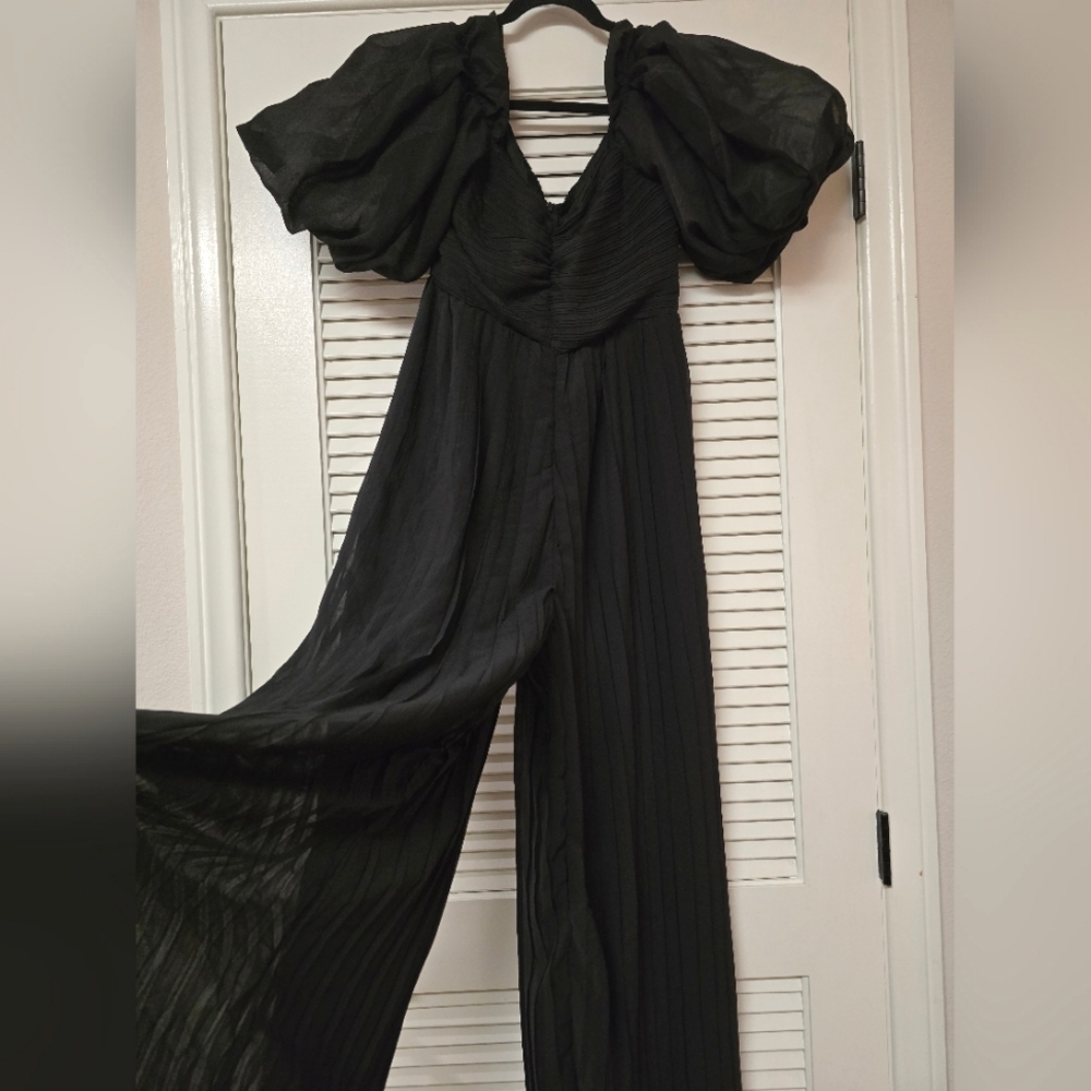 Boohoo - (NWT) Black Pleated Chiffron Puff Sleeve Jumpsuit